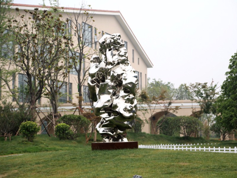 《石之韻》 作者：傅紹相 安放：青