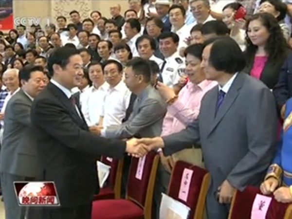 2016年6月13日至15日，中國(guó)民間文藝家協(xié)會(huì)第九次全國(guó)代表大會(huì)在北京京西賓館隆重舉行，中央政治局委員、書記處書記，中宣部部長(zhǎng)劉奇葆，中國(guó)文聯(lián)主席孫家正，中國(guó)民間文藝家協(xié)會(huì)主席潘魯生等各級(jí)領(lǐng)導(dǎo)參加。華藝雕塑董事長(zhǎng)傅紹相參加代表大會(huì)，并與劉奇葆部長(zhǎng)親切握手。